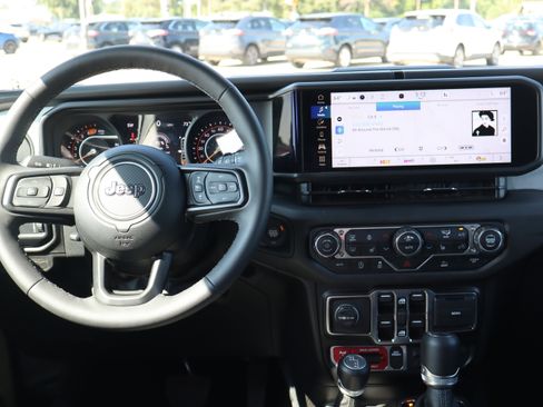 Used 2025 Jeep Wrangler Unlimited Sport AWD/4WD image 13