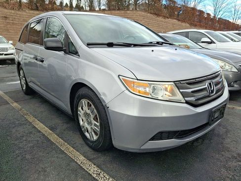 Used 2013 Honda Odyssey LX image 2