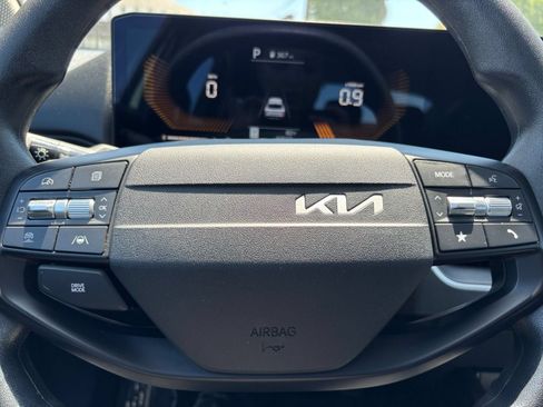Used 2025 Kia K4 FWD image 29