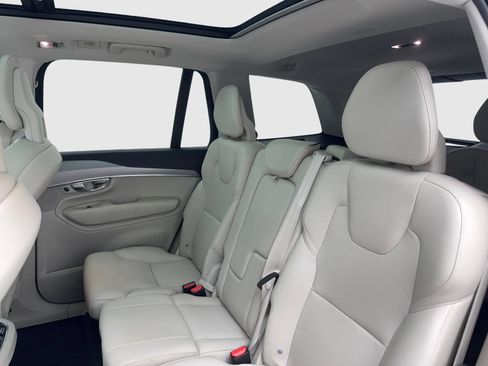 Used 2022 Volvo XC90 T5 Momentum w/ Climate Package FWD image 38