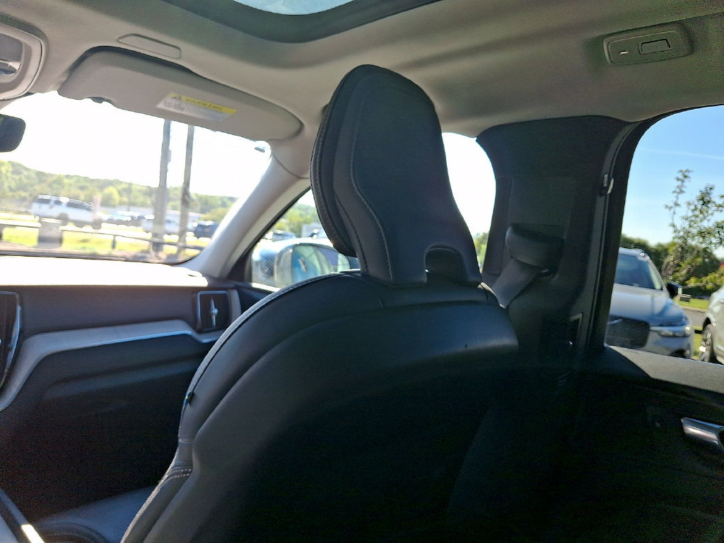 Used 2022 Volvo XC60 B5 Inscription w/ Advanced Package FWD image 11