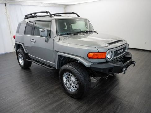 Used 2011 Toyota FJ Cruiser 4WD w/ Upgrade Pkg image 2