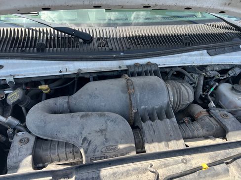 Used 2015 Ford E-350 and Econoline 350 Super Duty image 12