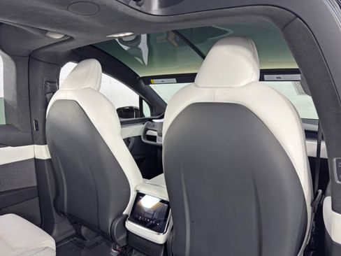 Used 2022 Tesla Model X Plaid image 37
