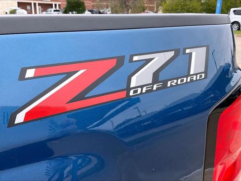 Used 2018 Chevrolet Silverado 1500 LT w/ Texas Edition image 9