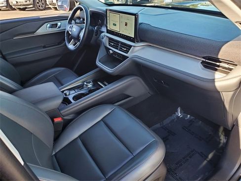 Used 2025 Ford Explorer Active w/ Active Comfort Package image 13