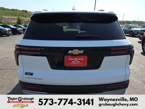 Used 2026 Chevrolet Traverse LT w/ Driver Confidence Package FWD image 7