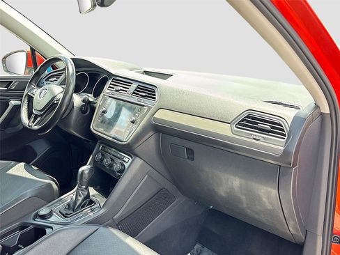 Used 2018 Volkswagen Tiguan SE w/ Panoramic Sunroof Package AWD/4WD image 29