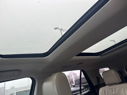 Used 2016 Ford Explorer Platinum image 27