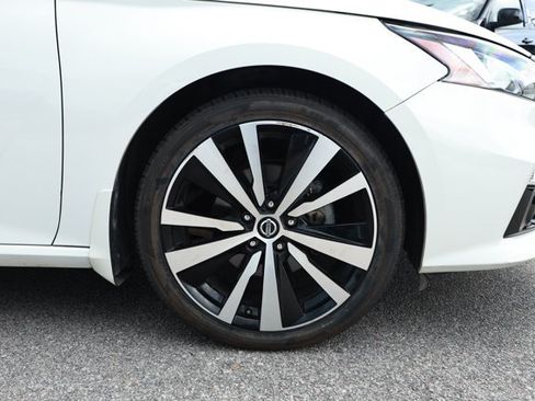 Used 2019 Nissan Altima 2.5 Platinum AWD/4WD image 5