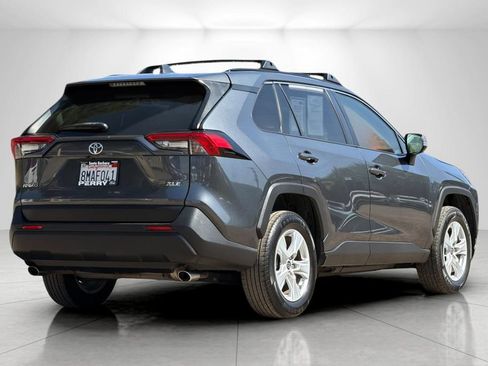 Used 2019 Toyota RAV4 XLE w/ Carpet Mat Package FWD image 3