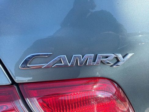 Used 2010 Toyota Camry LE image 40