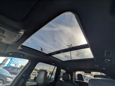 Used 2025 Cadillac XT6 Premium Luxury image 14