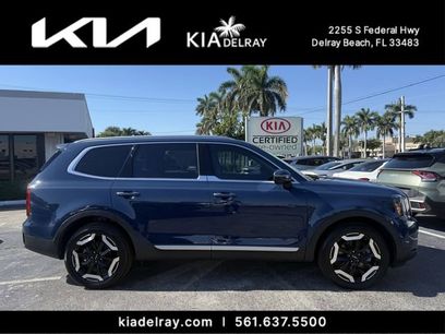 Used 2024 Kia Telluride S w/ S Sunroof Package