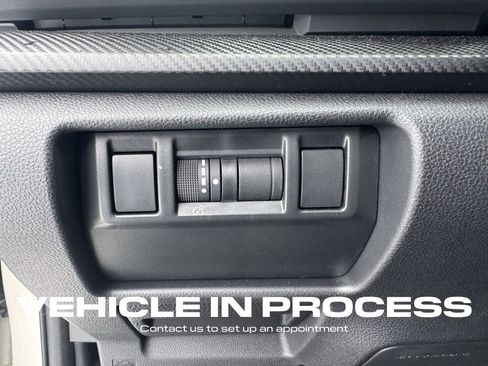 Used 2025 Subaru Crosstrek 2.0i Premium image 17