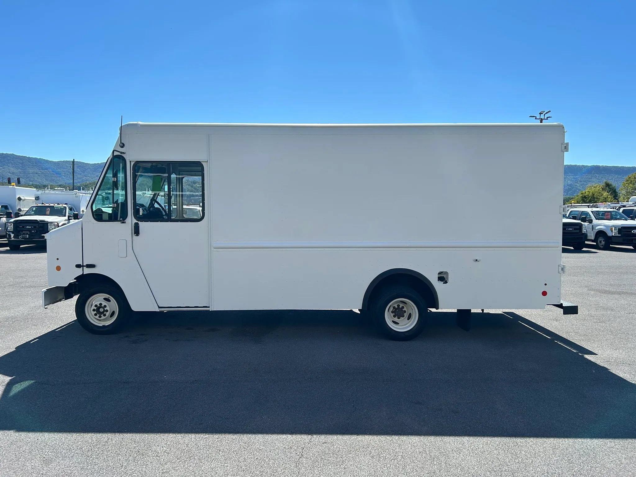 Used 2017 Ford E-350 and Econoline 350 Super Duty w/ A/C Prep Package RWD image 5