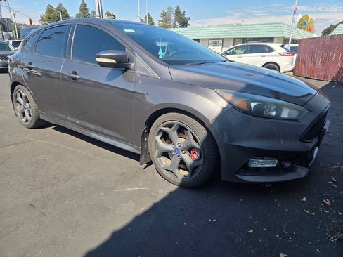 Used 2015 Ford Focus ST w/ Equipment Group 401A FWD image 1