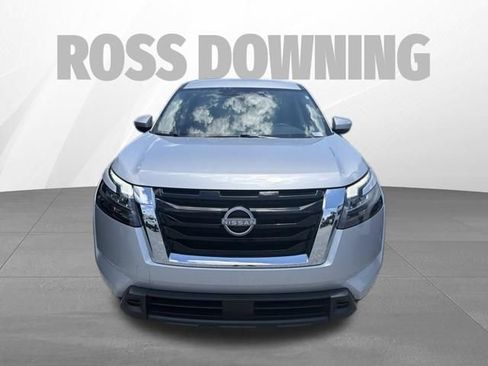 Used 2025 Nissan Pathfinder SV FWD image 2