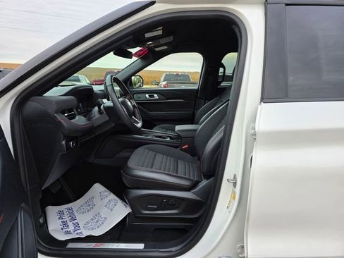 Certified 2025 Ford Explorer ST-Line image 4