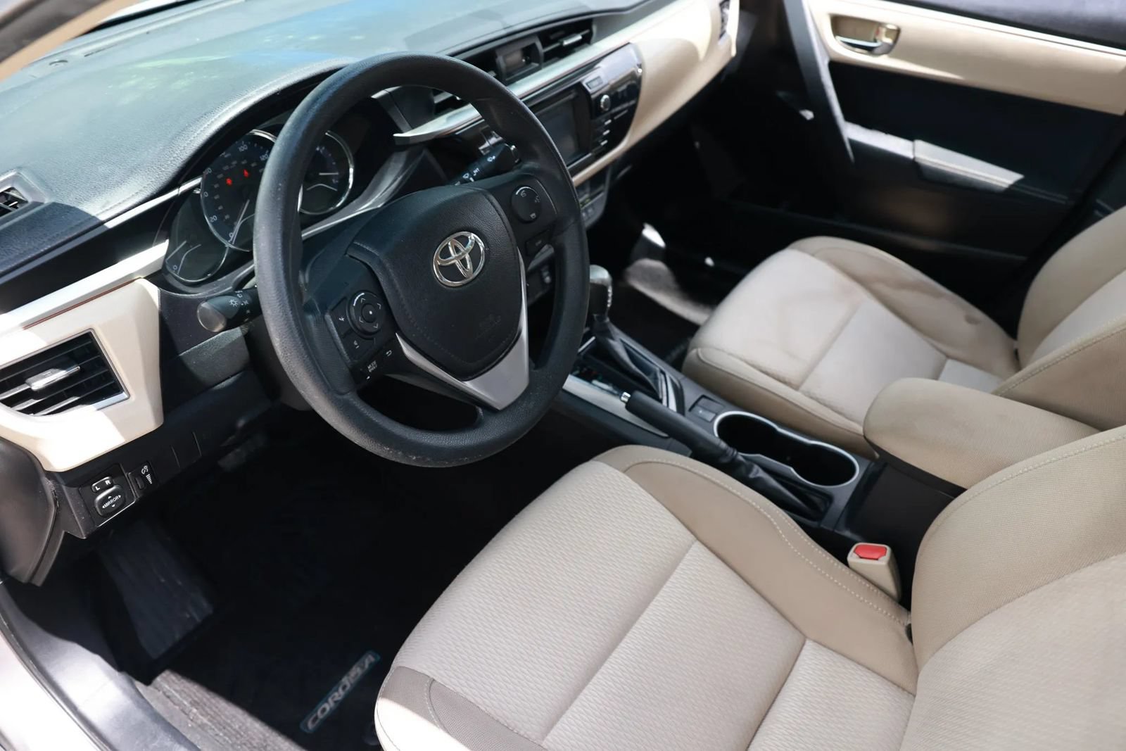 Used 2015 Toyota Corolla LE FWD image 19
