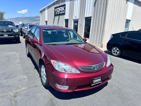Used 2005 Toyota Camry XLE FWD image 1