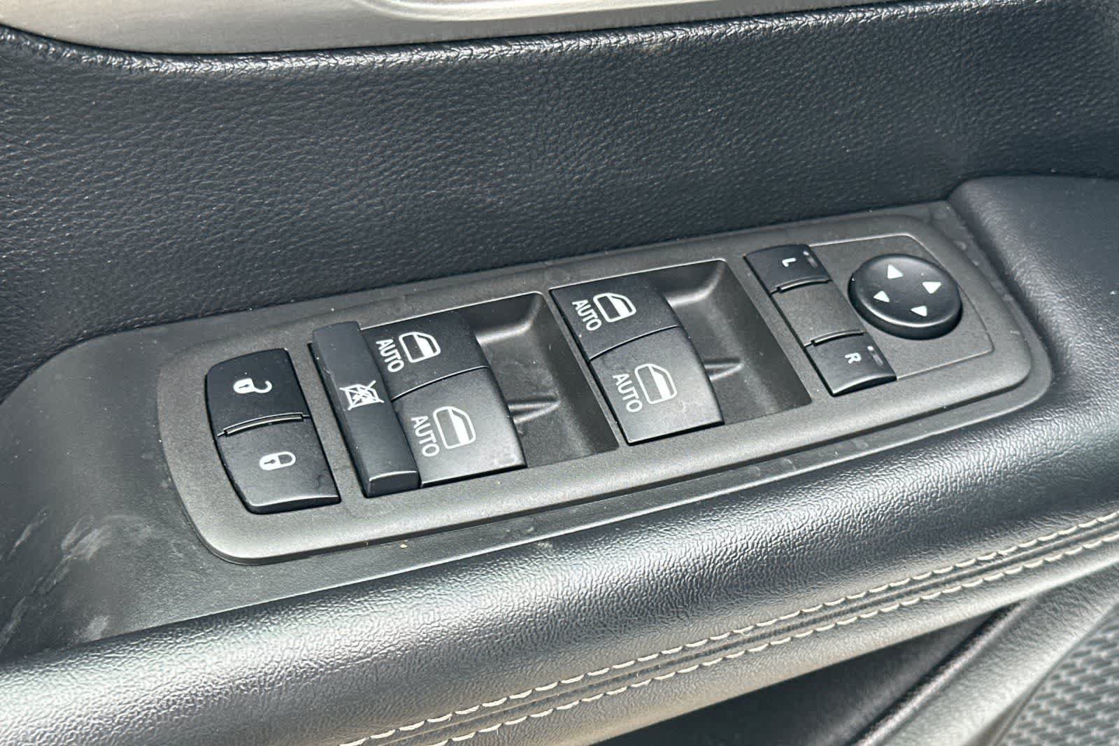 Used 2022 Chrysler Pacifica Limited w/ S Appearance Package FWD image 14