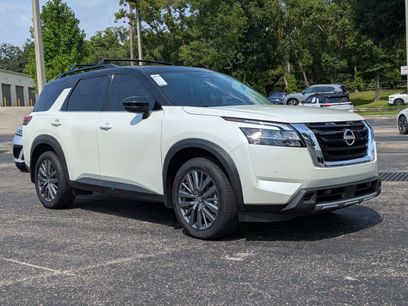 Used 2024 Nissan Pathfinder SL w/ SL Premium Package