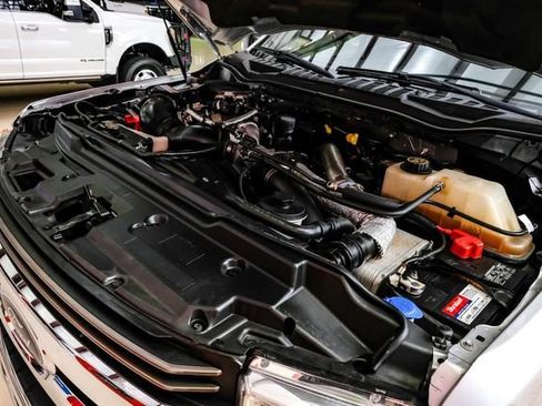 Used 2017 Ford F250 Lariat w/ Lariat Value Package AWD/4WD image 57