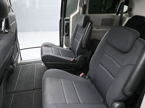 Used 2010 Dodge Grand Caravan Hero image 15