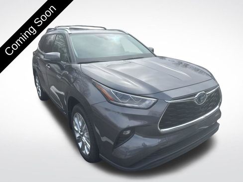 Used 2021 Toyota Highlander Limited image 3