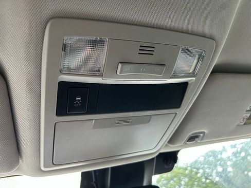 Used 2018 Toyota Tacoma SR5 image 28