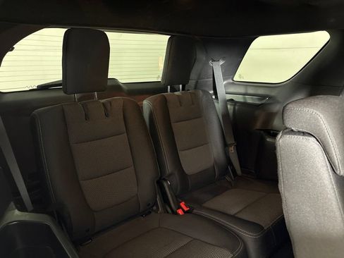 Used 2019 Ford Explorer XLT FWD image 17