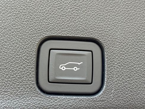 New 2026 Chevrolet Traverse LT w/ Sun and Wheel Package FWD image 24