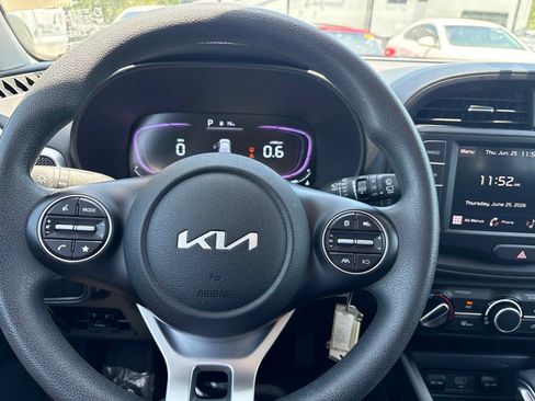 Used 2025 Kia Soul LX w/ LX Technology Package FWD image 6