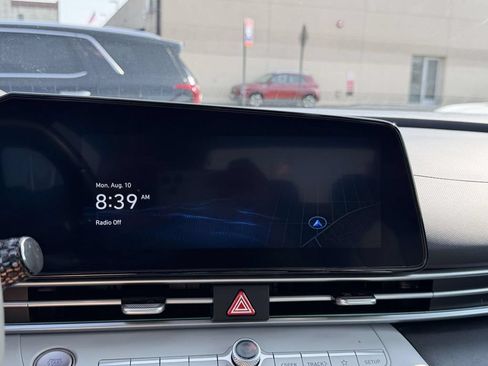 Certified 2025 Hyundai Elantra Limited FWD image 30