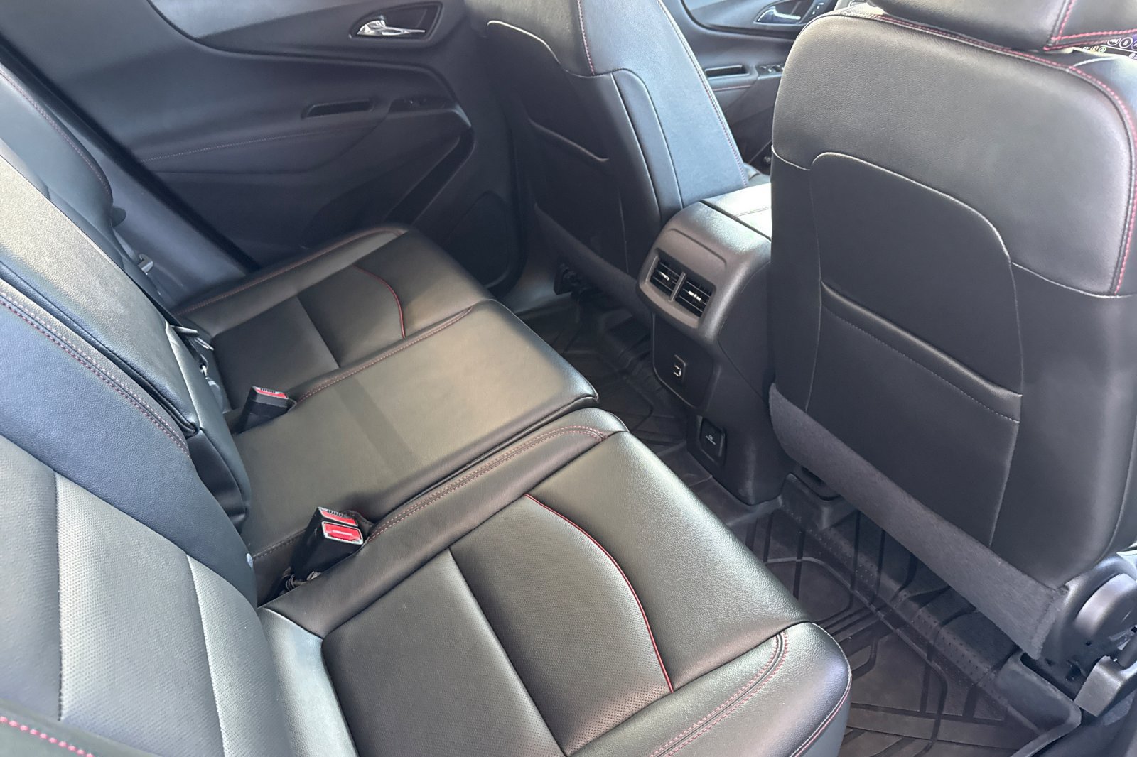 Used 2024 Chevrolet Equinox RS w/ RS Leather Package AWD/4WD image 24