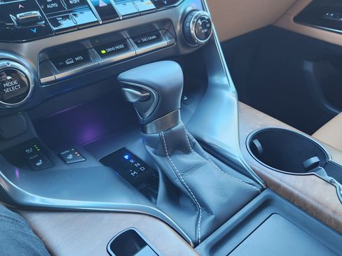 Used 2025 Lexus LX 600 4WD w/ Luxury Package image 11