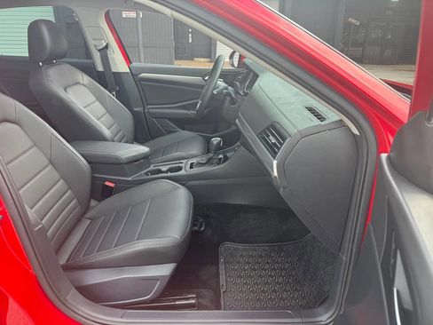 Used 2021 Volkswagen Jetta SE FWD image 13