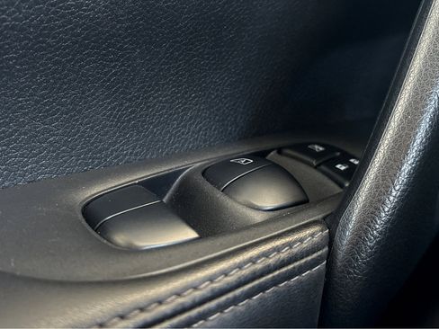 Used 2022 Nissan Rogue Sport SV image 16