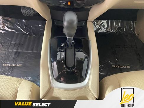 Used 2016 Nissan Rogue SV w/ SV Premium Package AWD/4WD image 15