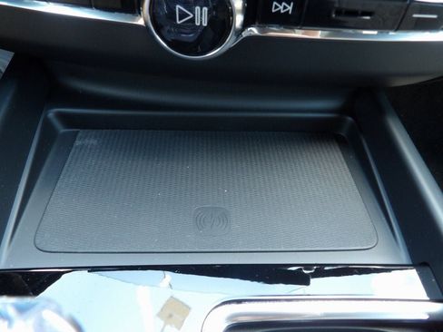 New 2026 Volvo XC60 B5 Plus w/ Protection Package Premier image 18