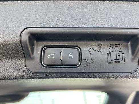 Used 2022 Ford Explorer Limited w/ Limited Technology Package image 10