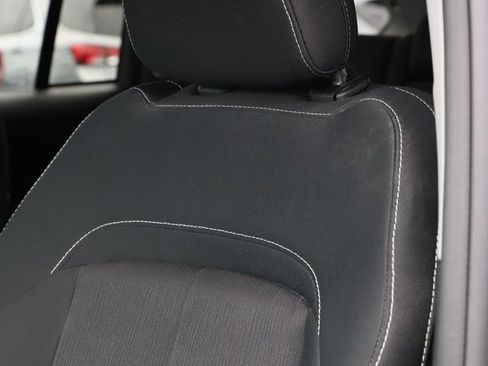 Used 2023 Jeep Grand Cherokee Laredo image 12