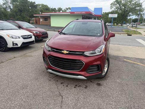 Used 2018 Chevrolet Trax LT w/ Sun & Sound Package AWD/4WD image 4