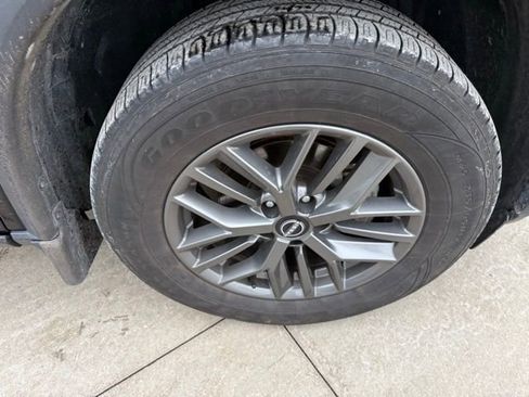 Used 2023 Nissan Rogue S image 9