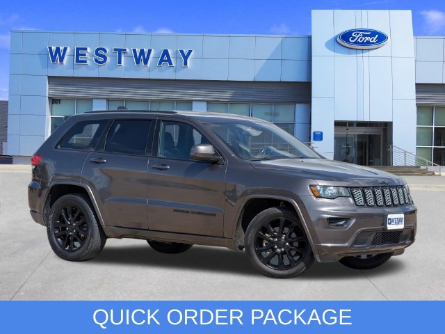 Used 2021 Jeep Grand Cherokee Laredo X RWD image 1