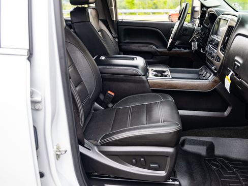 Used 2017 GMC Sierra 2500 Denali w/ Duramax Plus Package AWD/4WD image 28