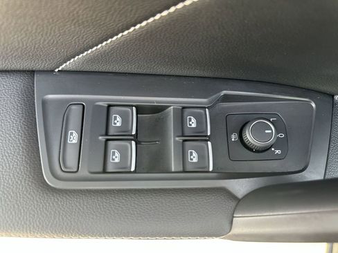 Used 2022 Volkswagen Tiguan SE R-Line image 23