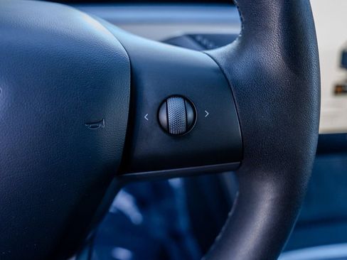 Used 2023 Tesla Model 3 Performance image 7