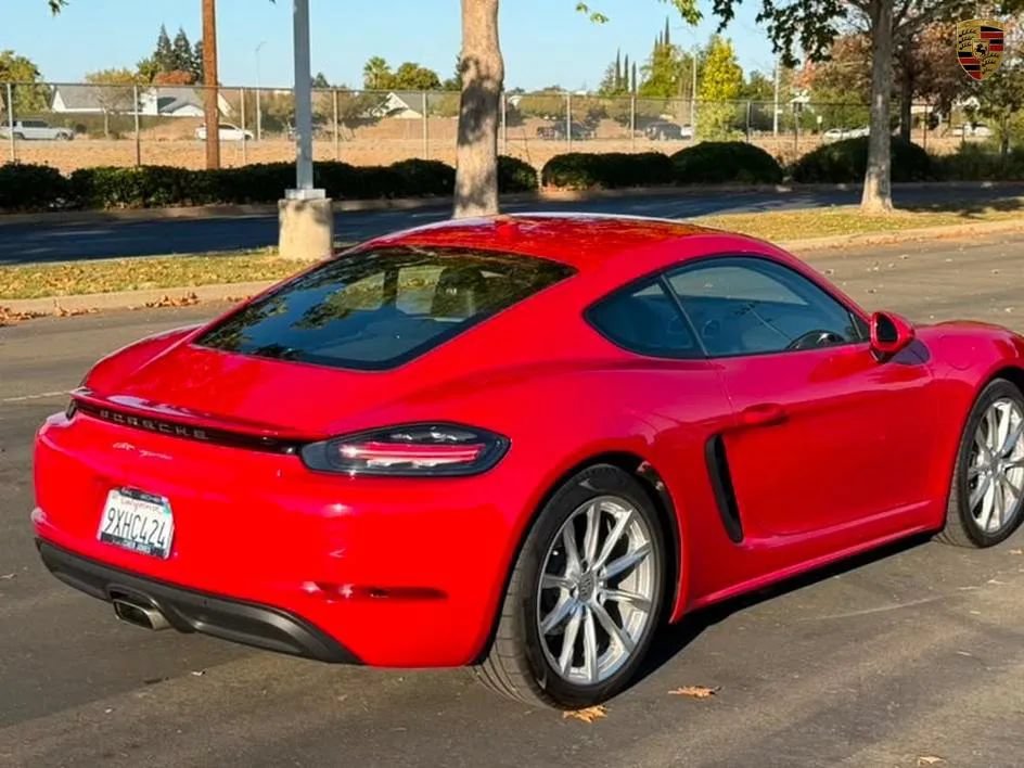 Used 2018 Porsche 718 Cayman RWD image 3
